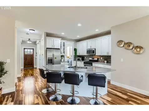 3768 NW Unrath Place Portland OR 97229