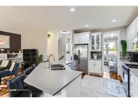 3768 NW Unrath Place Portland OR 97229