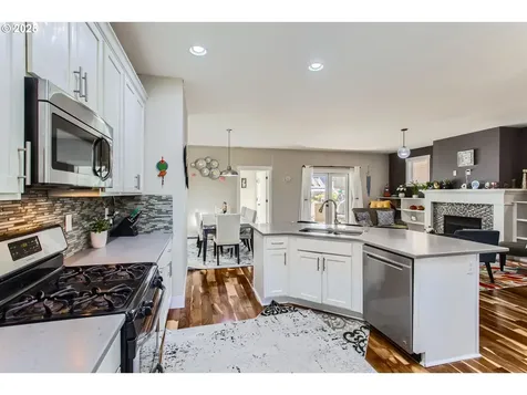 3768 NW Unrath Place Portland OR 97229
