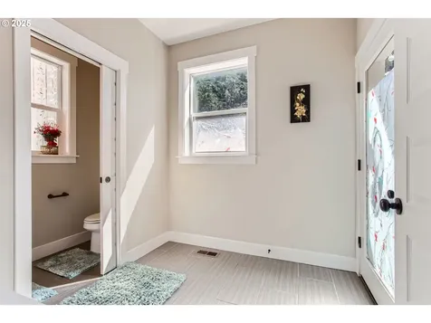 3768 NW Unrath Place Portland OR 97229