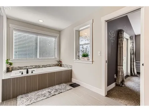 3768 NW Unrath Place Portland OR 97229