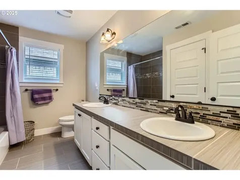 3768 NW Unrath Place Portland OR 97229