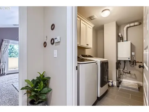 3768 NW Unrath Place Portland OR 97229