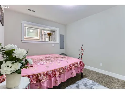 3768 NW Unrath Place Portland OR 97229