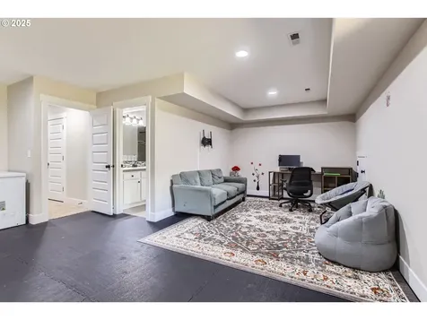 3768 NW Unrath Place Portland OR 97229