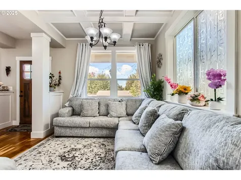 3768 NW Unrath Place Portland OR 97229