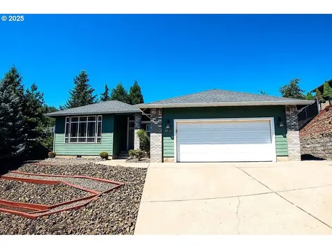 2380 NW Glenmar Drive Roseburg OR 97471