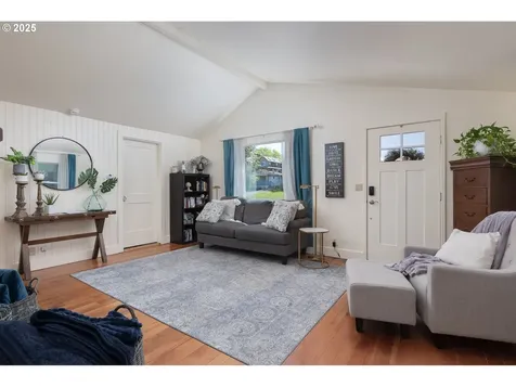 1911 NE 19th Street Lincoln City OR 97367