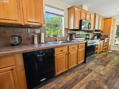 138 E Thissell Road Tidewater OR 97390