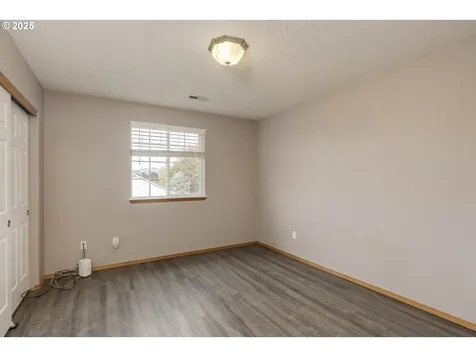 2390 NW Grenfell Loop Mcminnville OR 97128