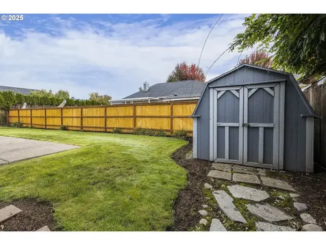2390 NW Grenfell Loop Mcminnville OR 97128