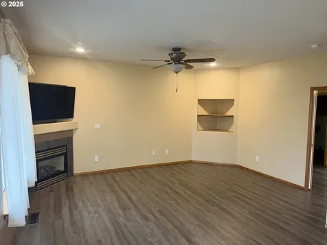 2390 NW Grenfell Loop Mcminnville OR 97128