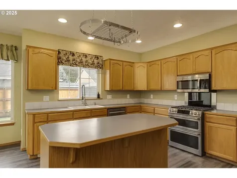 2390 NW Grenfell Loop Mcminnville OR 97128