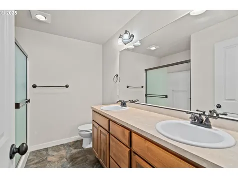 3802 NW 121st Street Vancouver WA 98685