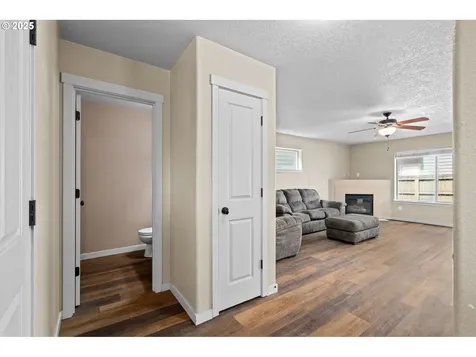 3802 NW 121st Street Vancouver WA 98685