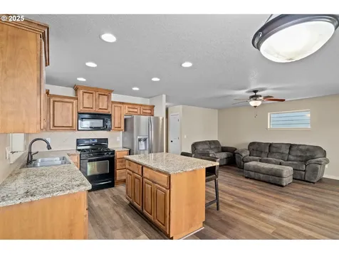 3802 NW 121st Street Vancouver WA 98685