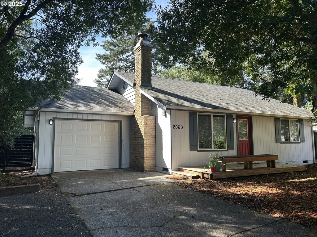 2060 20th Street Florence OR 97439