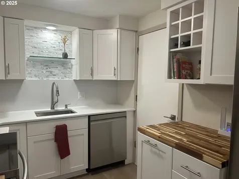 2060 20th Street Florence OR 97439