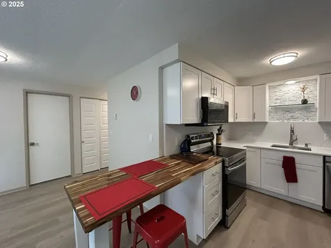 2060 20th Street Florence OR 97439