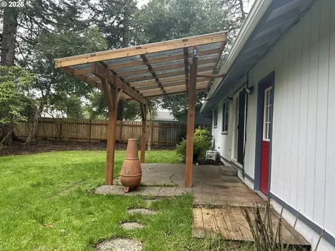 2060 20th Street Florence OR 97439