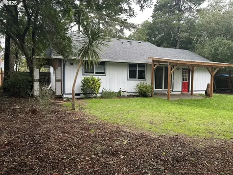 2060 20th Street Florence OR 97439