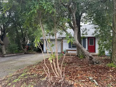 2060 20th Street Florence OR 97439