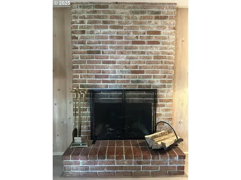 2060 20th Street Florence OR 97439