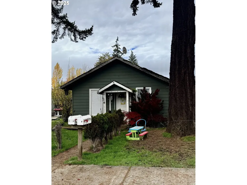 204 SW Water Street Sheridan OR 97378