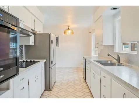 142 S Vista Way Kelso WA 98626