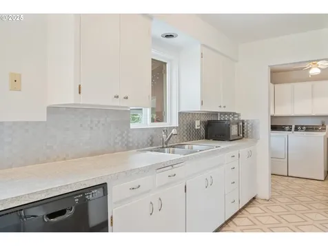 142 S Vista Way Kelso WA 98626