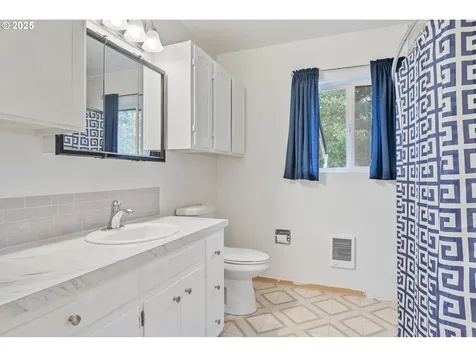 142 S Vista Way Kelso WA 98626