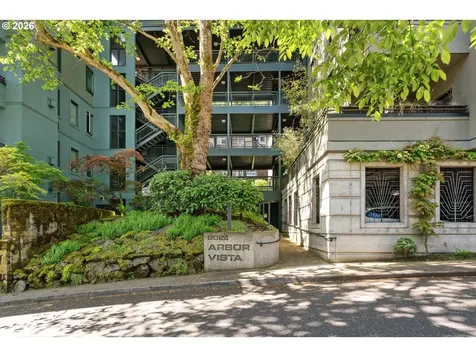 2024 SW Howards Way Portland OR 97201