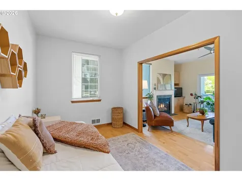 2024 SW Howards Way Portland OR 97201