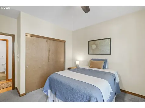2024 SW Howards Way Portland OR 97201
