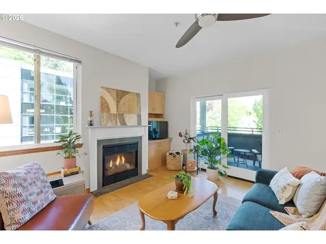 2024 SW Howards Way Portland OR 97201
