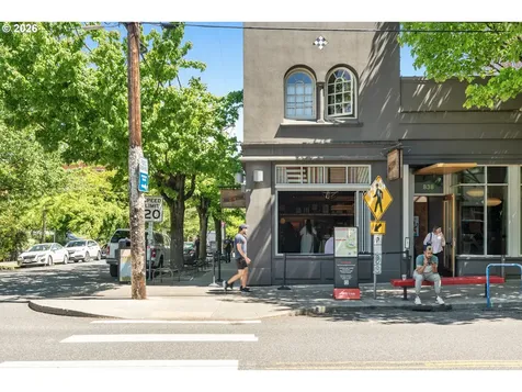 2024 SW Howards Way Portland OR 97201