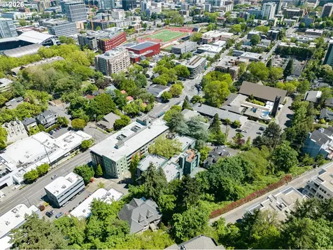 2024 SW Howards Way Portland OR 97201