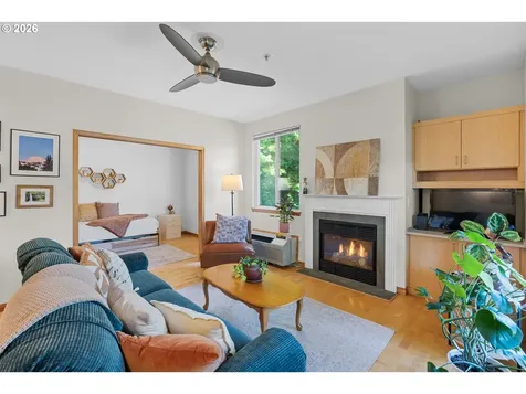 2024 SW Howards Way Portland OR 97201