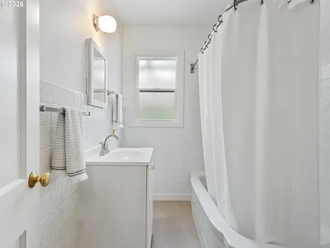 3666 NE 90th Avenue Portland OR 97220