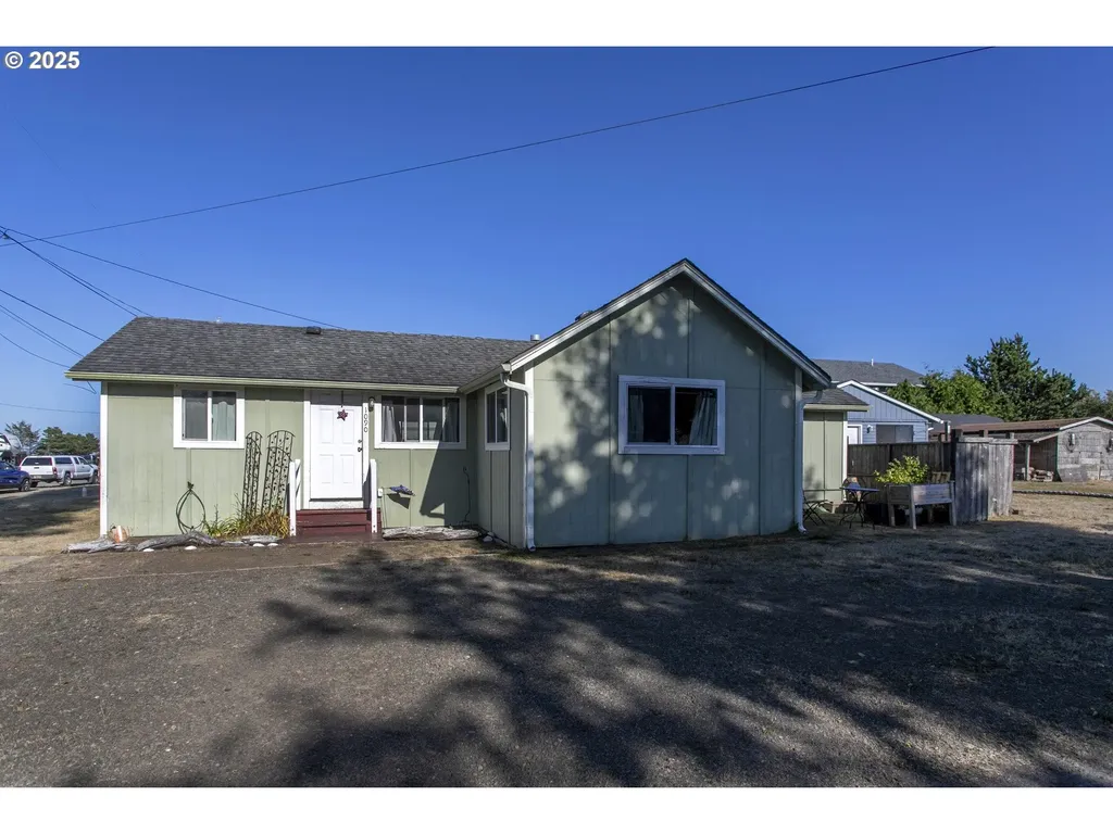 1090 4th Avenue Hammond OR 97121