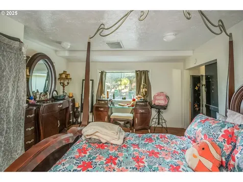 1090 4th Avenue Hammond OR 97121
