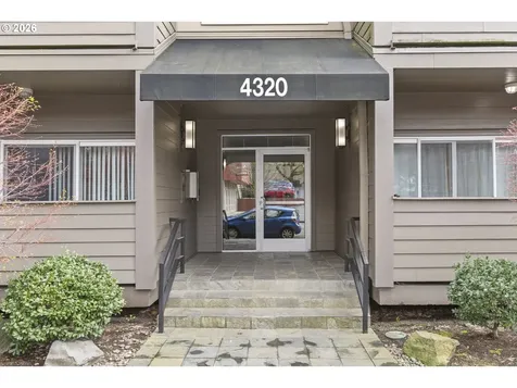 4320 S Corbett Avenue Portland OR 97239