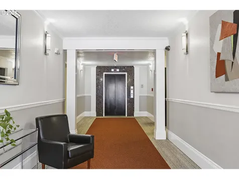 4320 S Corbett Avenue Portland OR 97239