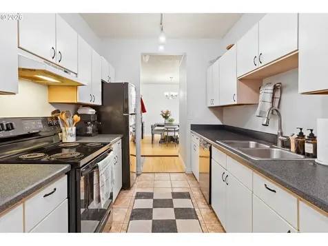 4320 S Corbett Avenue Portland OR 97239