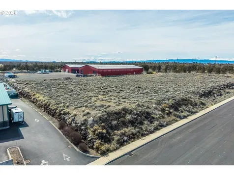 2200 SW Deerhound Avenue Redmond OR 97756