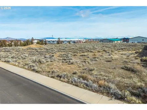2200 SW Deerhound Avenue Redmond OR 97756