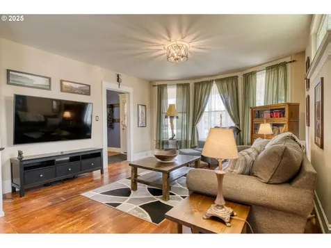 1738 18th Avenue Forest Grove OR 97116