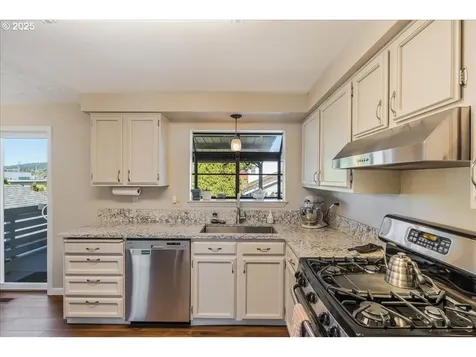 103 E Foothills Drive Newberg OR 97132