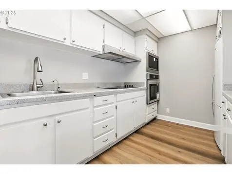 2221 SW 1st Avenue Portland OR 97201
