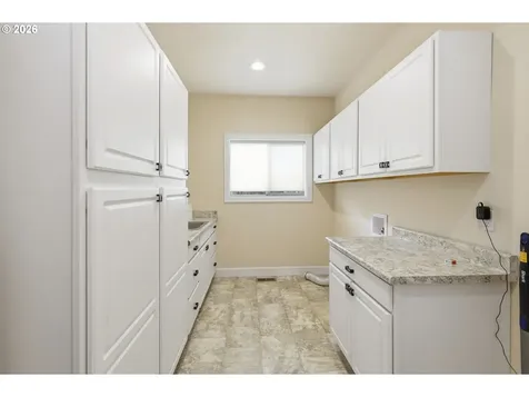 106 Hansen Lane Eugene OR 97404